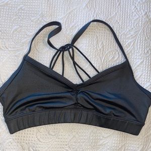 Alo Yoga Sunny Strappy Bra in Athracite